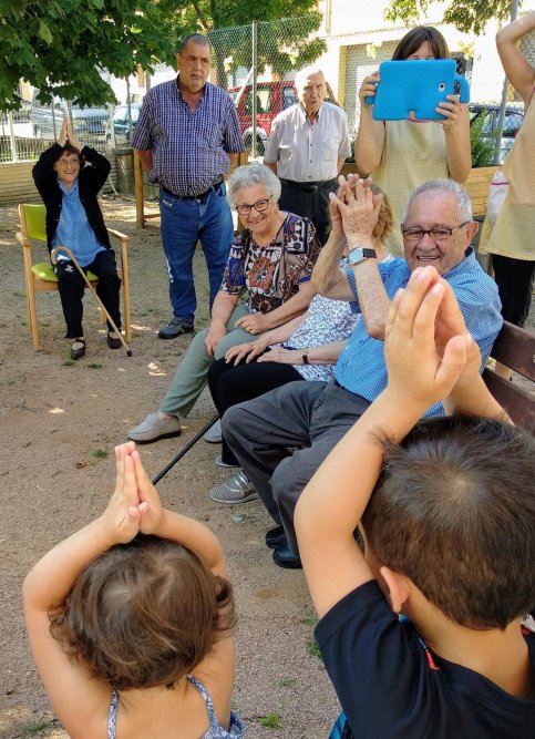 Activitat al jardí de l'Espai Activa't de Sant Julià de Vilatorta